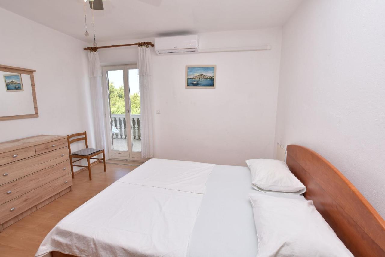 Apartments And Rooms Jakov Primošten Екстериор снимка